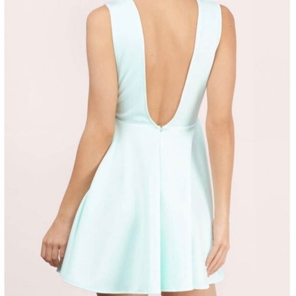 Tobi mint green backless skater dress size small NWT - Picture 4 of 9